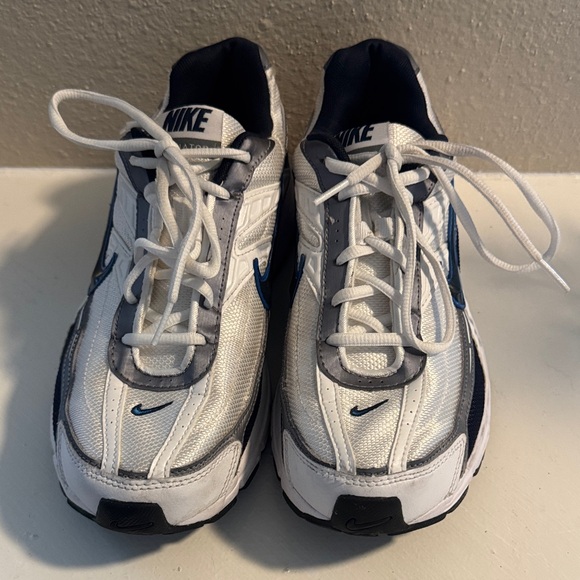 Nike Men's Initiator White and Navy Athletic Shoes size 9 - Picture 1 of 3